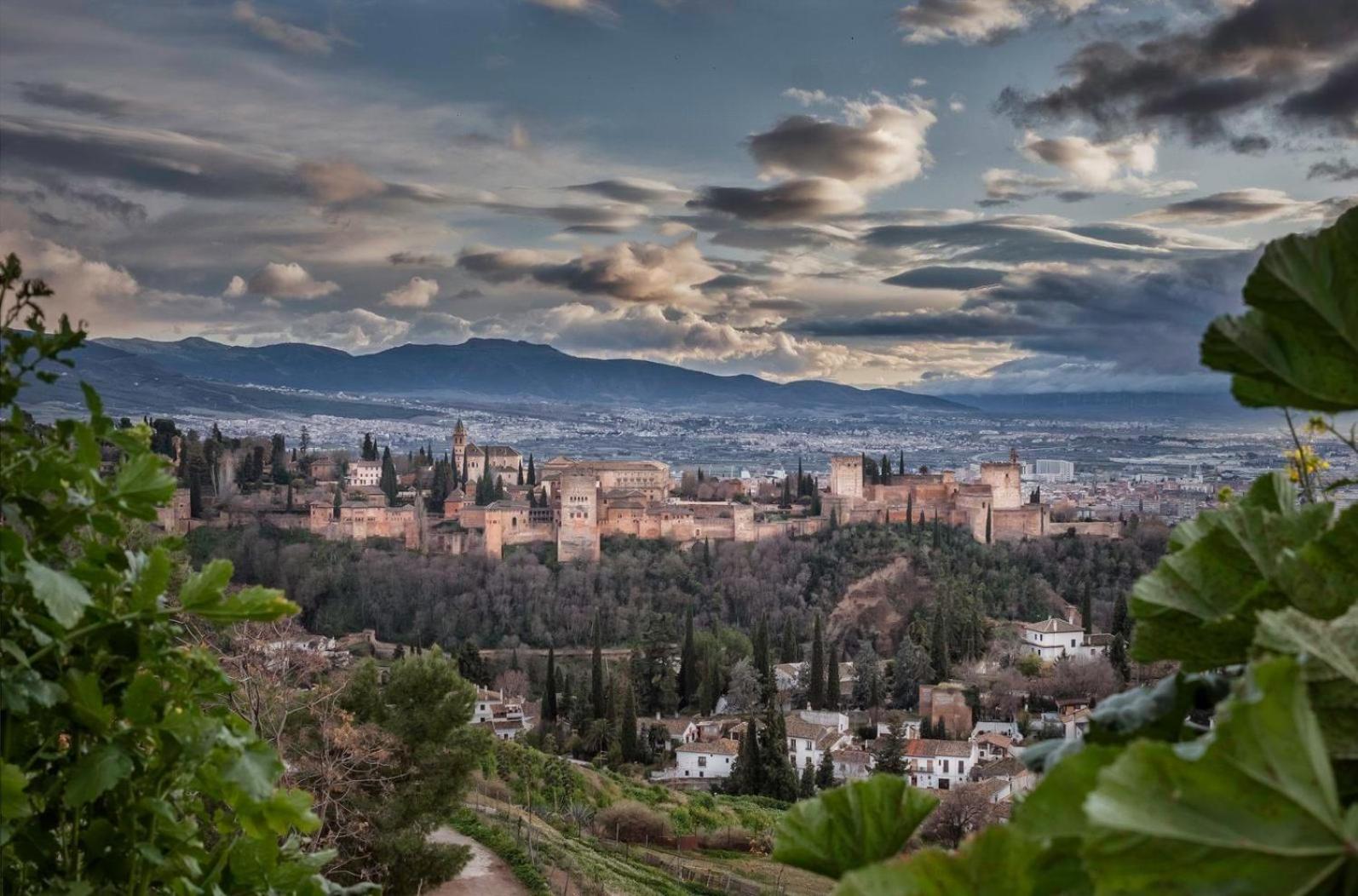 Acogedor Y Silencioso Duplex Albaicin, Cerca Del Mirador De San Nicolas Granada Luaran gambar
